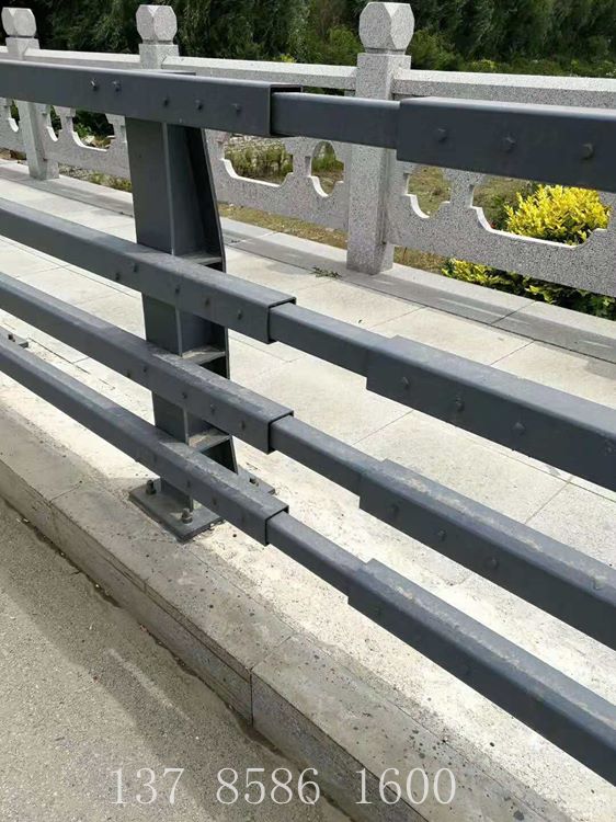 桥梁防撞钢护栏 公路防撞护栏厂家 梁柱式防撞钢护栏价格