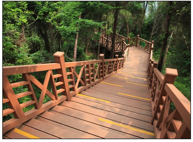 贵州荣科达供应贵阳景区河道防腐木护栏河道栏杆定制价格实惠