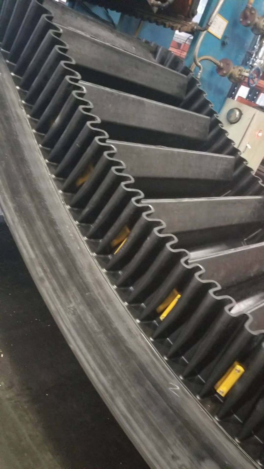 爬坡挡边输送皮带 钢丝绳挡边输送带