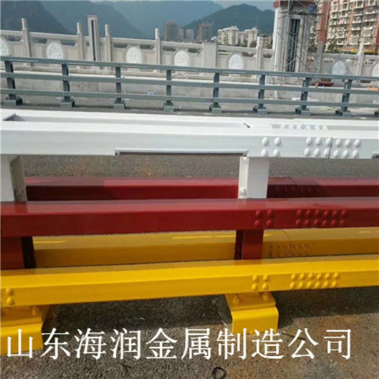 不锈钢复合管护栏立柱-河南碳钢喷塑隔离栏杆-河道桥梁护栏款式新颖
