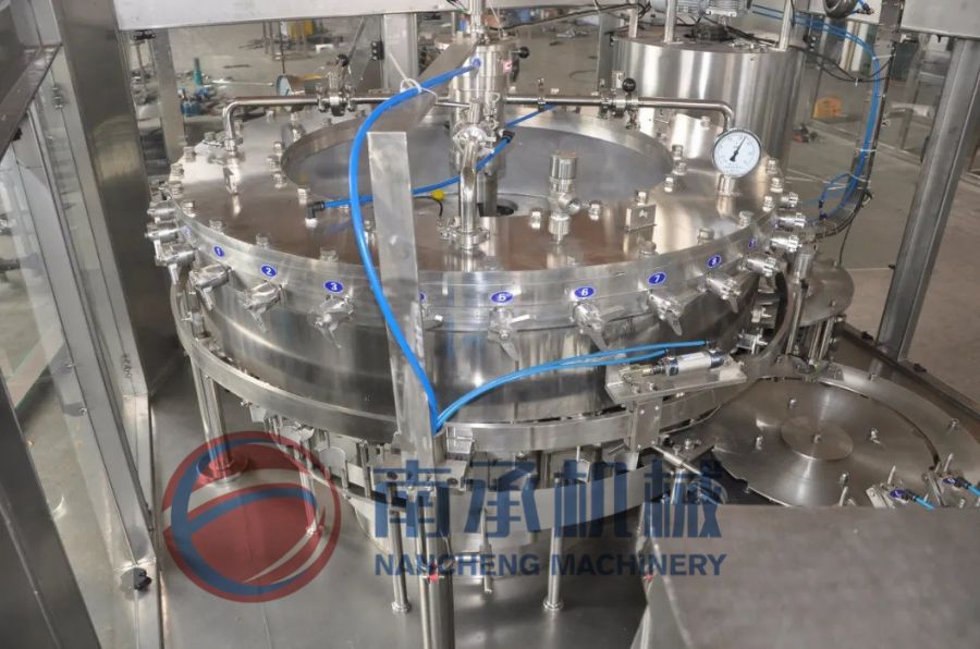 Nancheng-10000bph-High-Speed-Carbonated-Drink-Filling-Machine(12).jpg