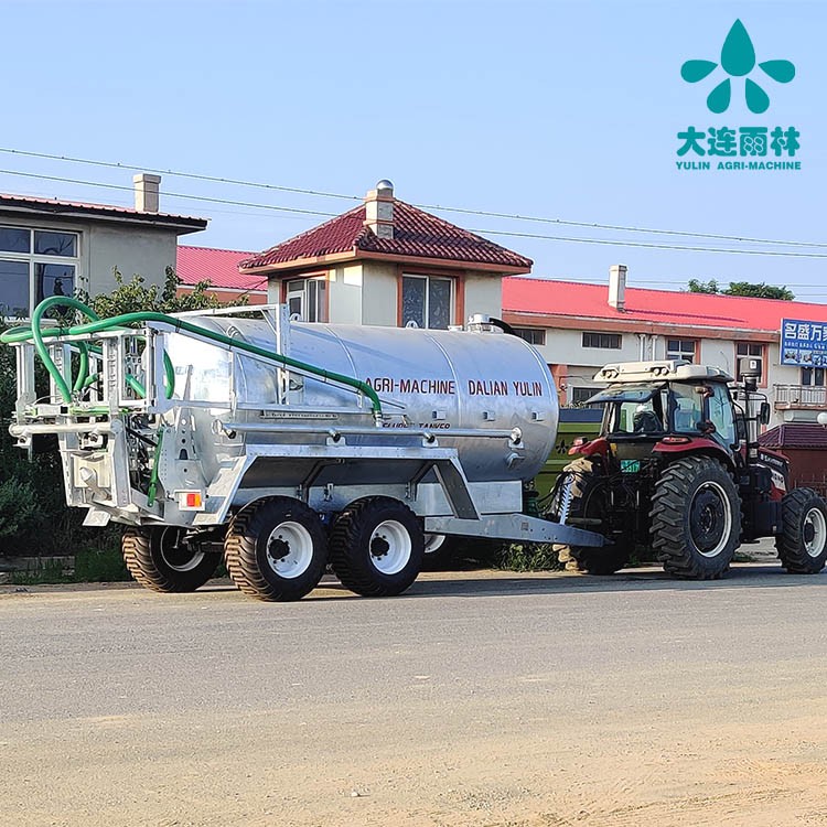 大连雨林罐装撒肥车  禽畜尿液撒施机