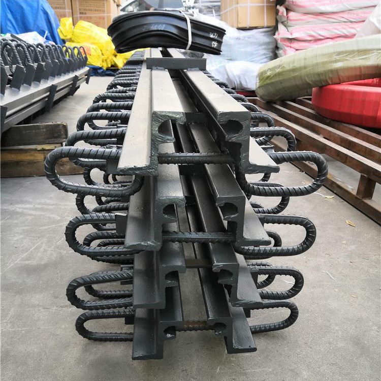 40型伸缩缝 D240桥梁伸缩缝新疆厂家直销