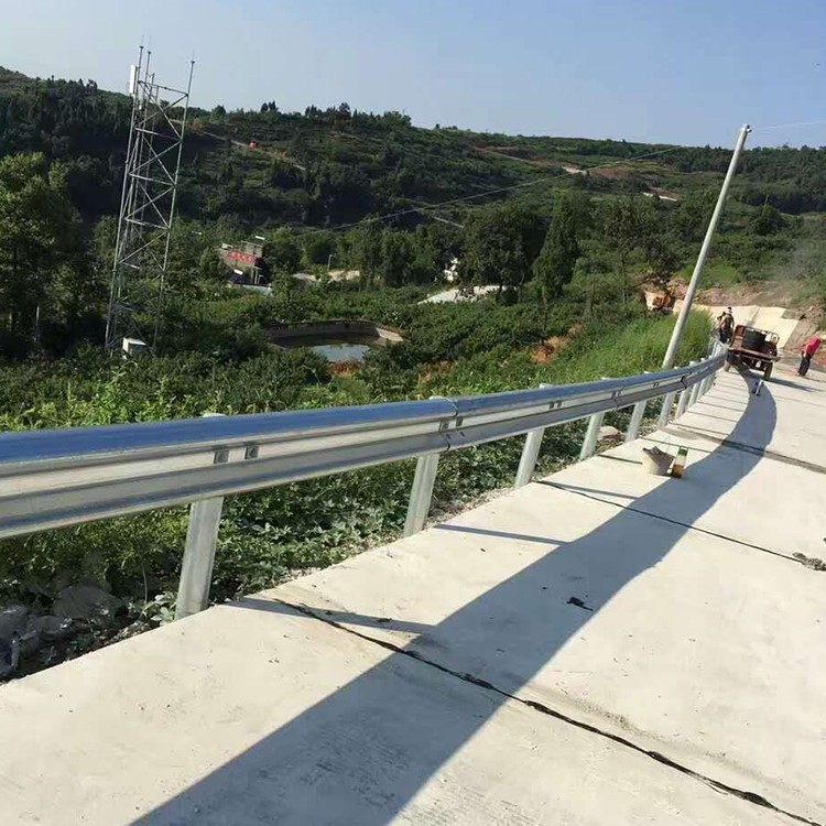 芜湖三山区波形护栏厂家 润越二级高速路防撞护栏厂家